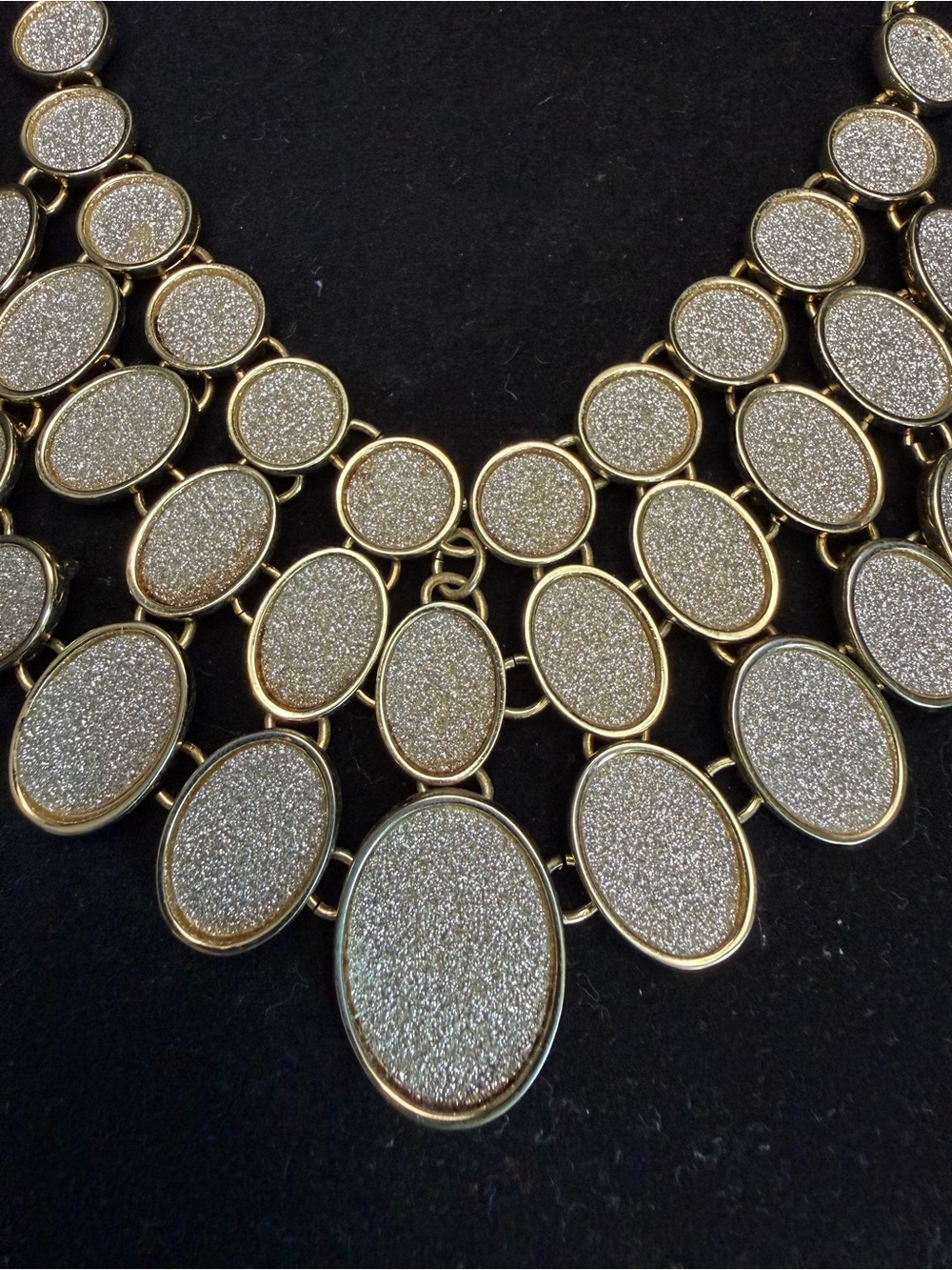 New York & Company signed. Vintage Gold-Tone Glitter Oval Statement Necklace - Picture 2 of 7